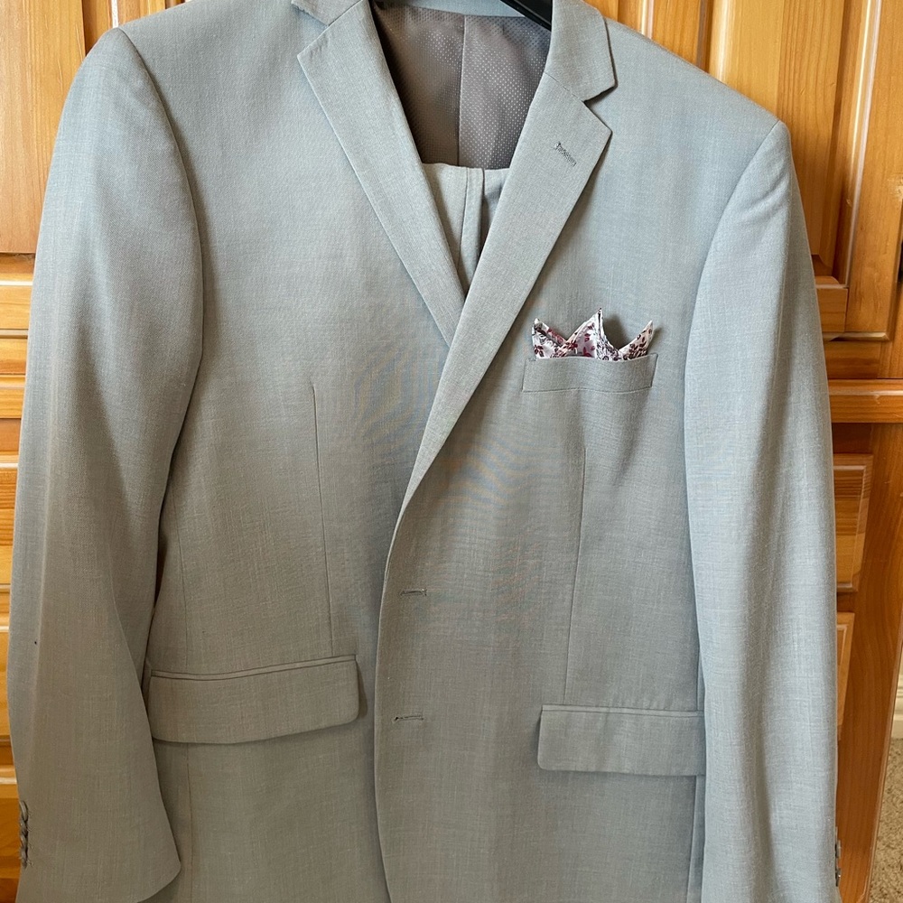 Men's Gray Suit